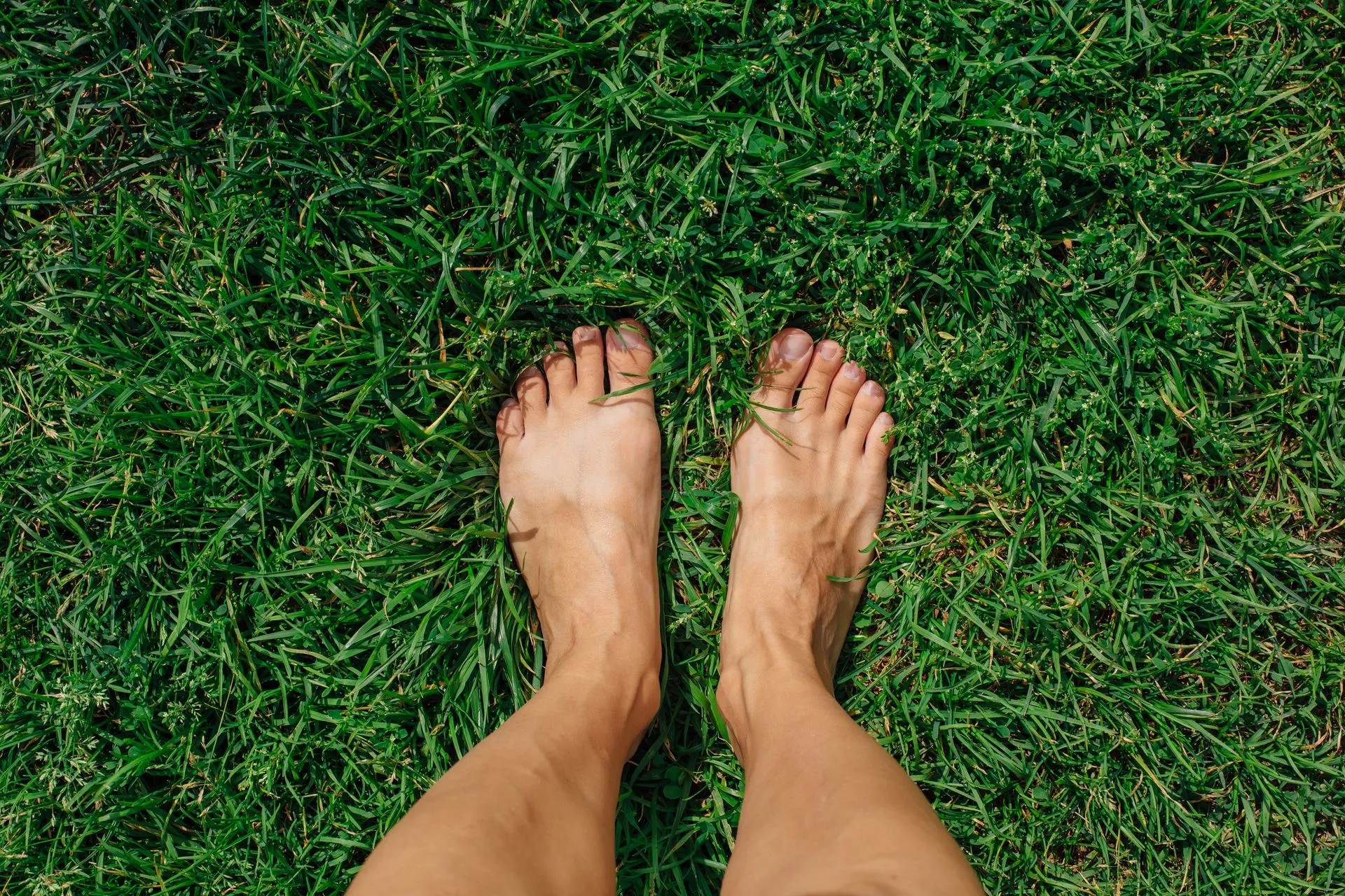 10 Cara Menjaga Kaki Tetap Segar Saat Banyak Berdiri