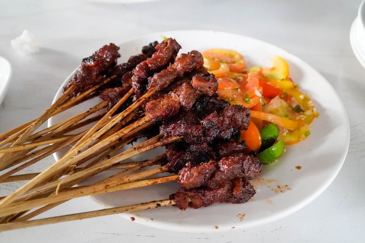 Sate Kambing Bakar Madu: Manis, Gurih, Lumer di Mulut
